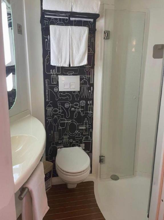Ibis Expo Dongming Road Metro Station 3*