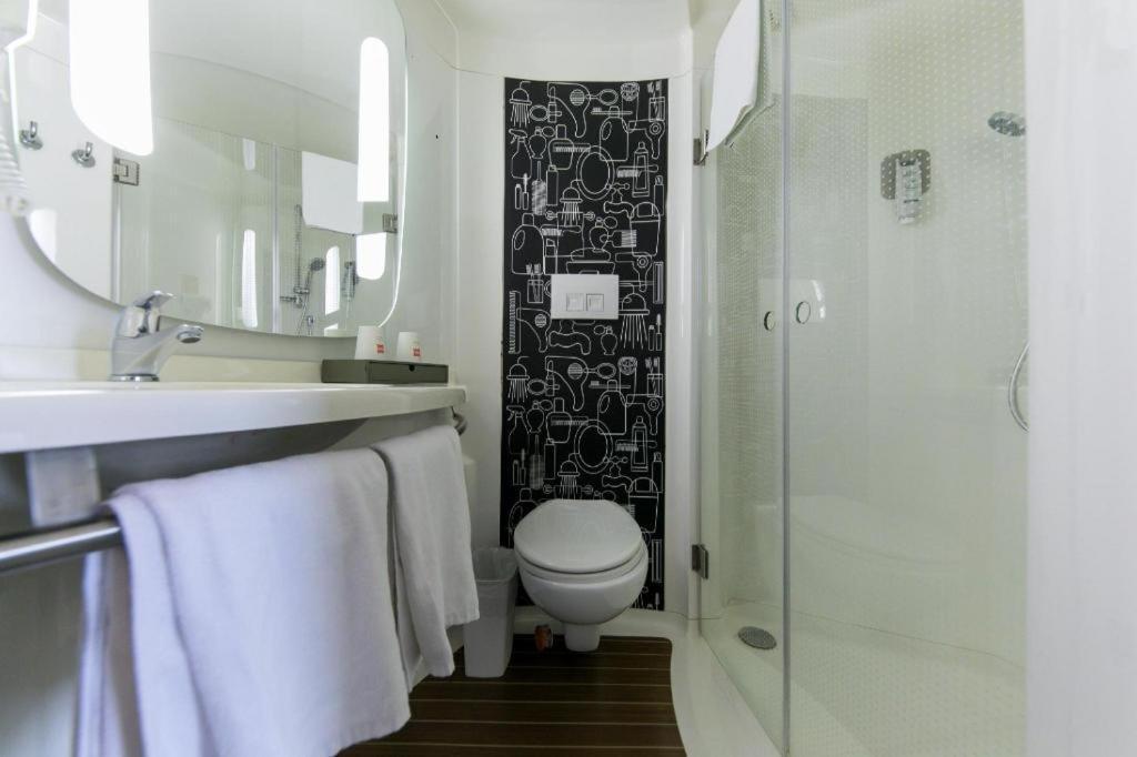 Hotel Ibis Expo Dongming Road Metro Station 3*