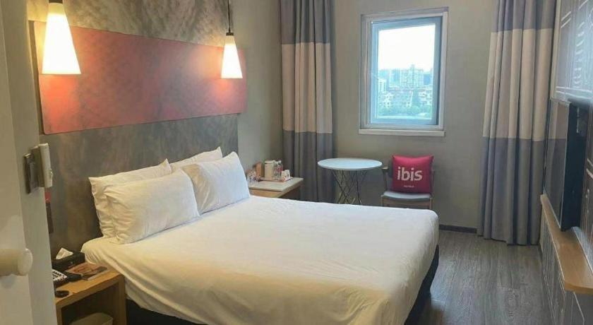 Hotel Ibis Expo Dongming Road Metro Station