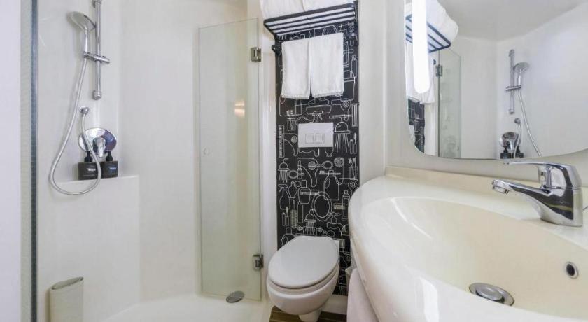 Hotel Ibis Expo Dongming Road Metro Station 3*