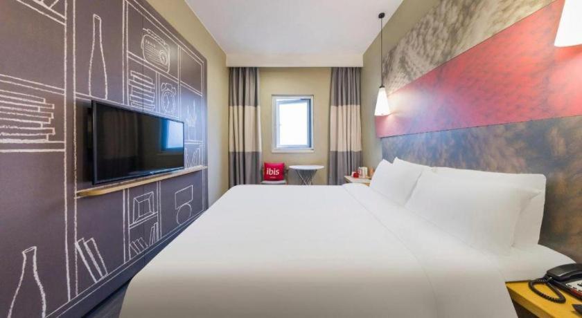 Ibis Expo Dongming Road Metro Station Hotel 3*