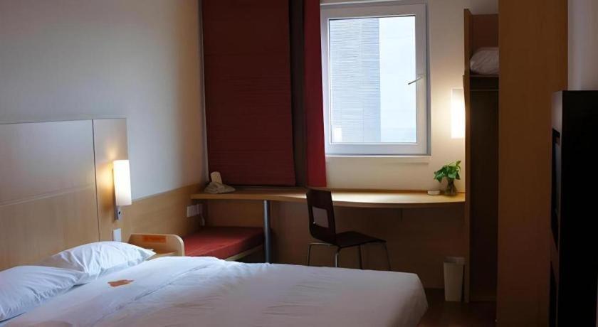 Hotel Ibis Expo Dongming Road Metro Station 3*