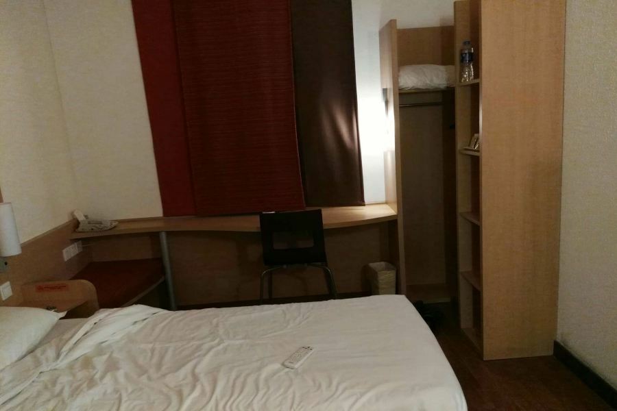Ibis Expo Dongming Road Metro Station 3*